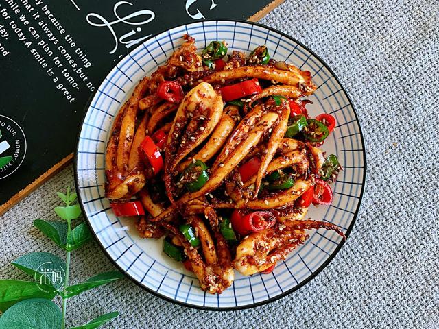 遇上此菜，我从不手软，鲜嫩无比Q弹至极，比吃烧烤还香