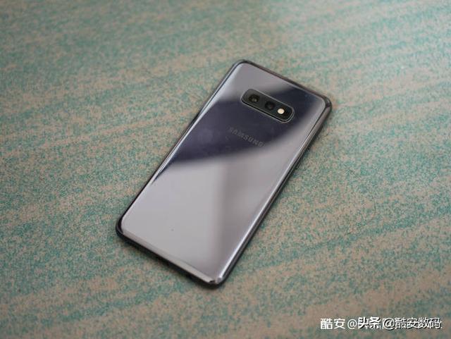 小而精：三星 Galaxy S10e 体验报告
