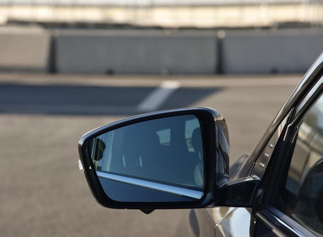 奇瑞又火了，新车标配3块液晶＋12个扬声器，不