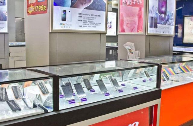 网购和实体店买手机有啥区别？手机店老板告诉答案，差距一目了然