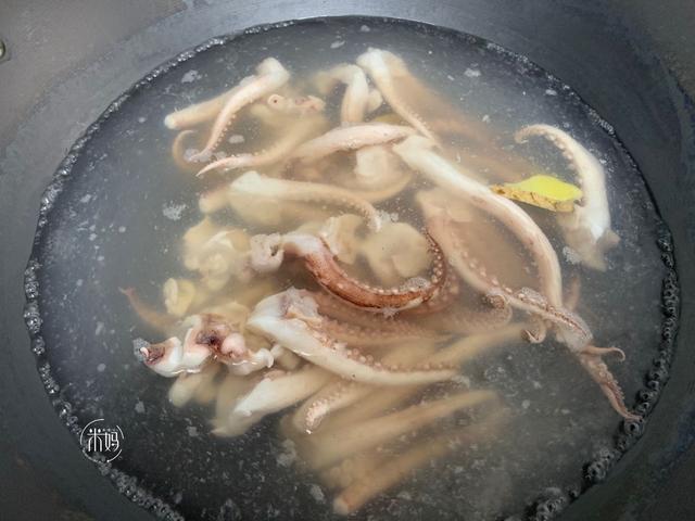 遇上此菜，我从不手软，鲜嫩无比Q弹至极，比吃烧烤还香