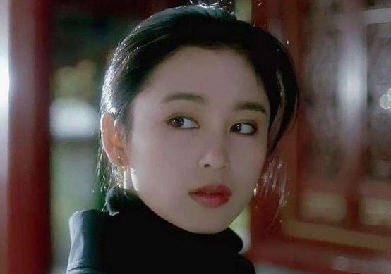 ​将杨幂踢出剧组，封杀靠近陈飞宇的女星，网友：不简单