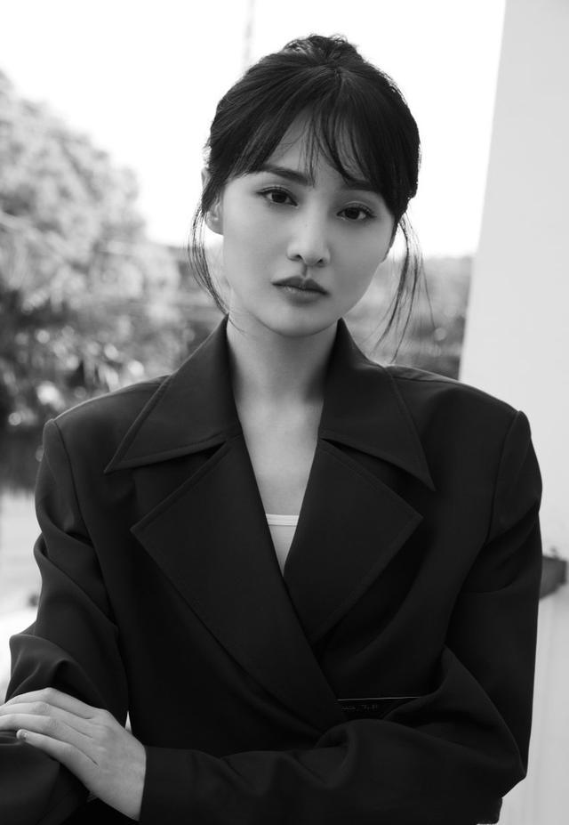 郑爽：很早之前就放弃自己人设，与其做过别人看，不如放开做自己