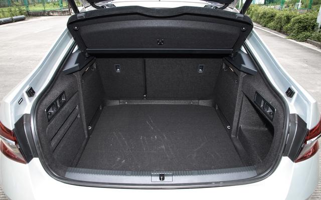 德系大众要“伤心”了，车尾带字母的B级车，跌破15w才月销260台