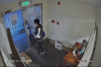 一群华人和入室歹徒激烈枪战，华女中弹身亡，视频录下全过程