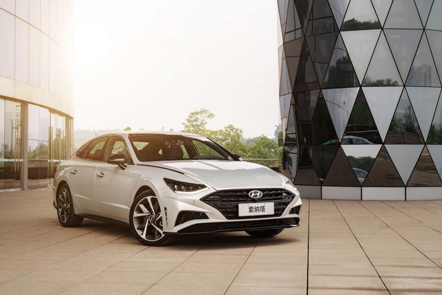 北京现代第十代索纳塔正式上市售价1618万2058万元