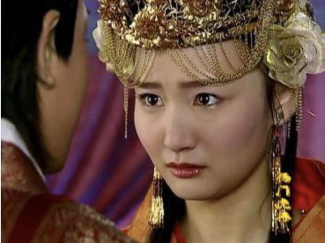 反转了？牛萌萌否认吸毒被抓，感情史异常丰富