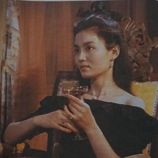 潘虹1986年饰演过末代皇后婉容，容貌气质都不似，但演得好