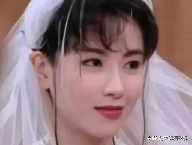 那些长相“奇丑”的明星，年轻时都是高颜值，