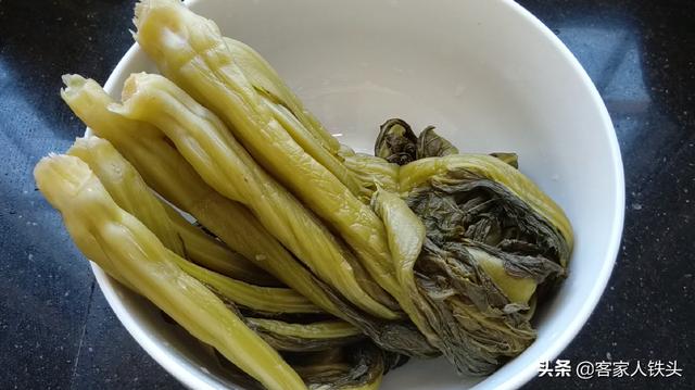 农家传统自制酸菜配方，简单一看就会，酸菜口感爽脆够酸！