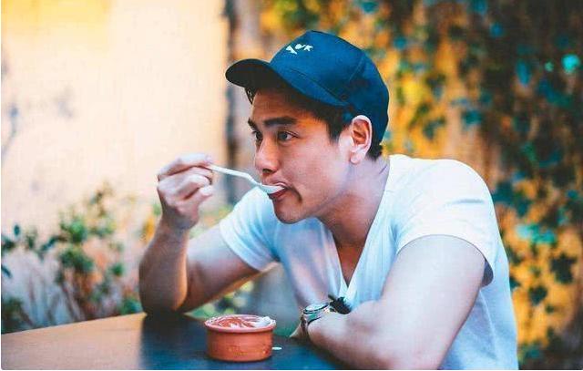 大家看到彭于晏邋遢形象，使之前的帅气利落，