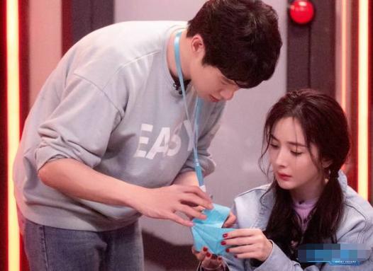 同居|杨幂魏大勋已同居？身穿情侣装还从同一单元楼出来 这次他们怎么解释