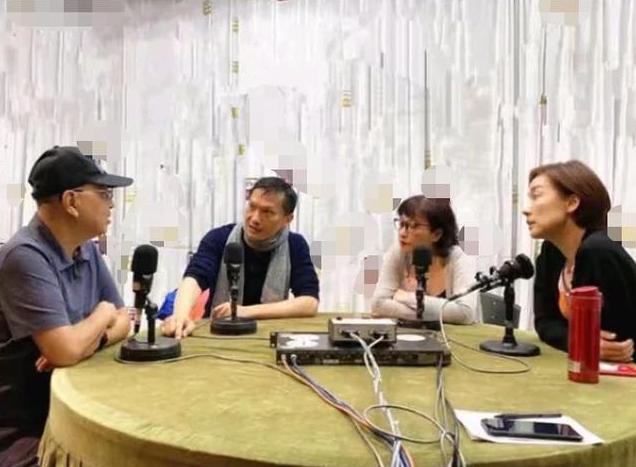 53岁陈锦鸿罕见露面，和友人合照满脸沧桑，为自闭症儿子太操心