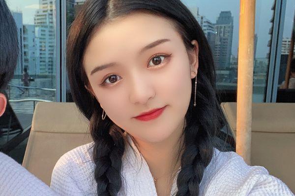 允恩和赵辰宇微博互骂，谁注意她咋称呼对方？