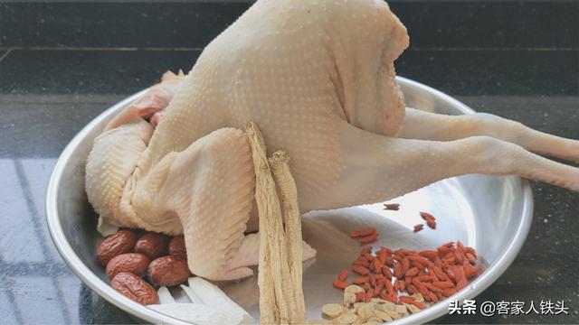 3斤鸡不油炒不白切，教你夏季懒人吃法，营养味美，客人都点名吃