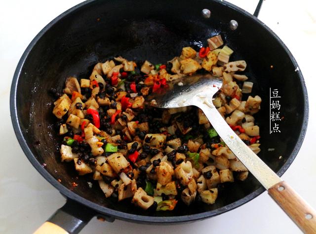 每到8月，我家必做这下饭小菜，咸香脆爽，比肉受欢迎