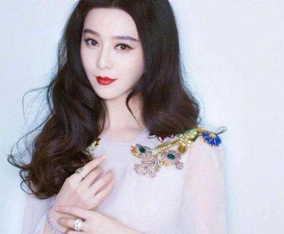 ​范冰冰出事后陷入低谷，这三人仍对她不离不弃，这才是患难见真