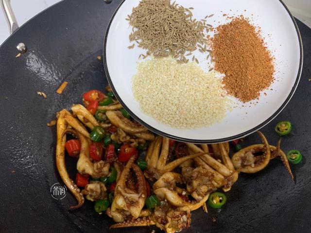 遇上此菜，我从不手软，鲜嫩无比Q弹至极，比吃烧烤还香