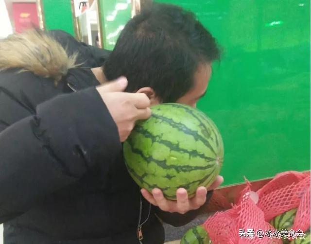很多人都通过拍西瓜来判断他的生熟和好坏程度,其实大可不必.