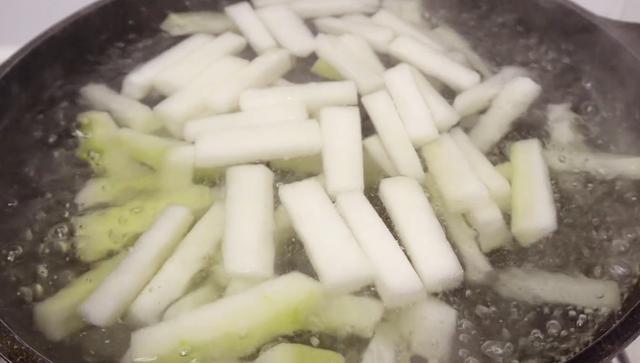 想吃冬瓜糖不用买，手把手教你自己做，当零食也能做糕点，真好吃