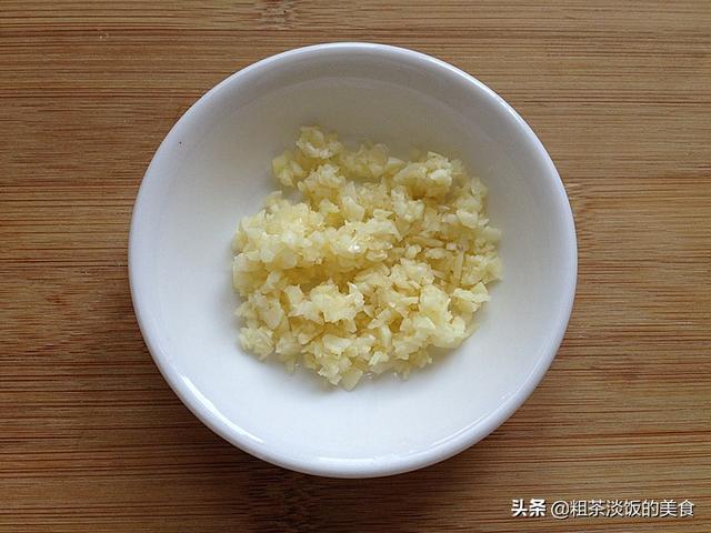 这菜扔掉真可惜，这样做鲜香可口都爱吃，上桌就被抢光简单又下饭