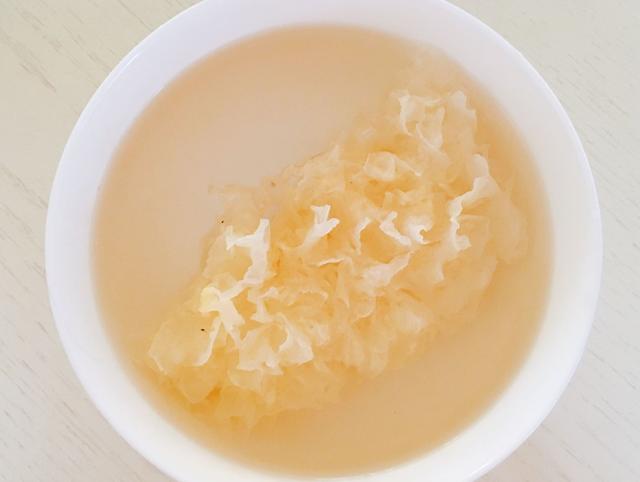 教你一款美味的銀耳紅棗湯，每天喝上一碗，美容養(yǎng)顏氣色好！