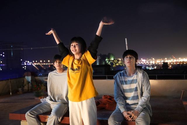 《以家人之名》太狗血，子秋母亲嫁李爸，她真值得拥有这份爱？
