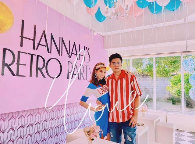 周杰伦晒与昆凌十指相扣，想做新专封面，网友调侃不要封面要专辑