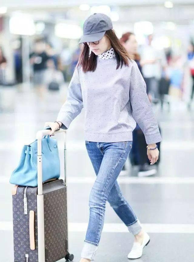 38岁董洁现身机场，素面朝天依旧清秀！冷清秋的气质一直没变啊