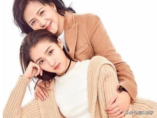 关晓彤妈妈的职业，韩雪妈妈的职业，看到杨超