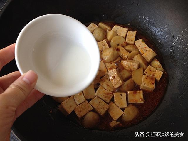 这菜是碱性食物，多吃可以黑发增强免疫力，和豆腐一起烧特别下饭