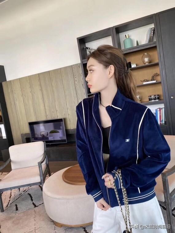 秋季新款潮爆了！2020ss最新 这款丝绒外套真的一眼爱