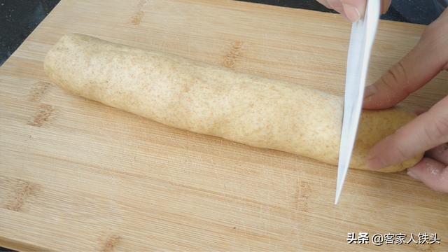 古法蒸面包做法，1碗面粉2个鸡蛋，配方简单蓬松拉丝，比买的还香