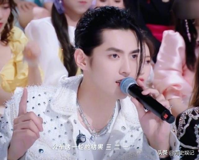 与吴亦凡黄子韬同框显矮？看完鹿晗的站姿，才知道啥是舞台经验