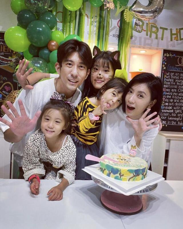 贾静雯一家为咘咘庆祝5岁生日，感谢妈妈辛苦生下她，感动又好笑