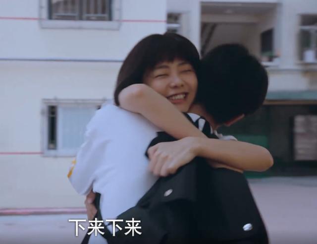 凌霄出门十几天回家，李尖尖跑到他面前公主跳，凌霄的抱姿太甜了