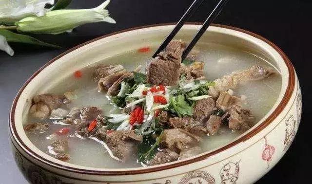 炖羊肉什么时候放盐(清炖羊肉什么时候放盐)