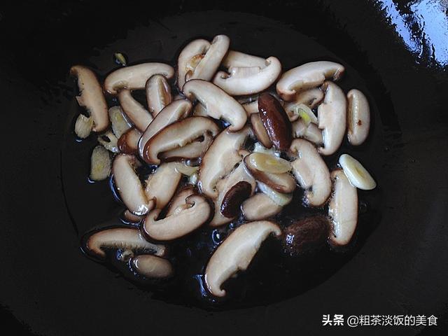 婆婆说，炒青菜加点这食材又香又鲜，且营养翻倍，大人孩子都喜欢