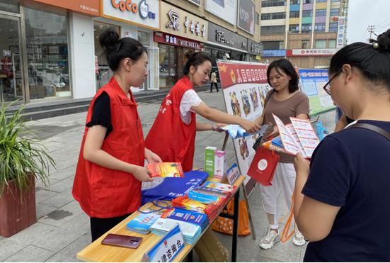 新密市司法局新华路司法所开展“法治宣传教育进社区”活动