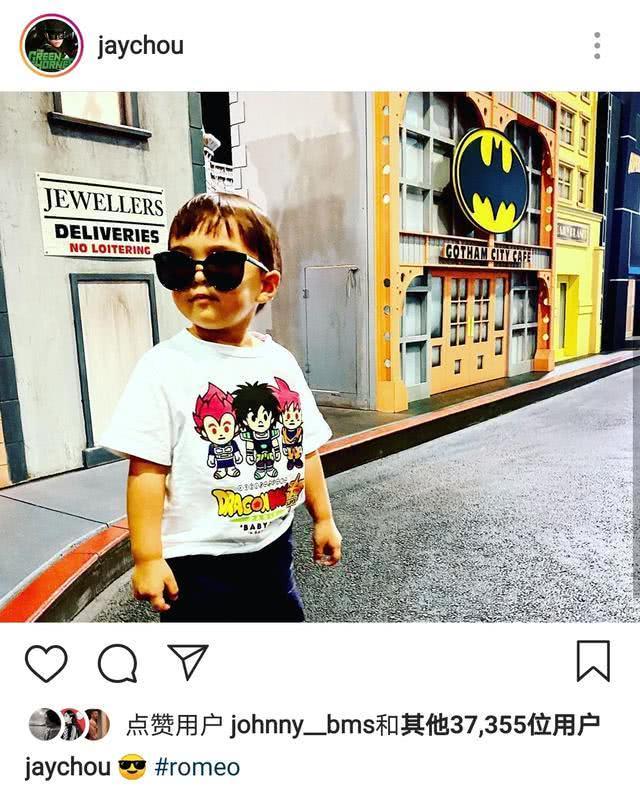 周杰伦昆凌母亲节为周妈妈亲自下厨，孝心满满，三人同框画面温馨