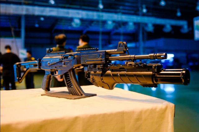 越南新型国产AK系步枪奇异的“进化历程”