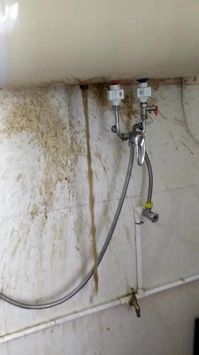 热水器放出的水发黄水还可以用来洗澡吗