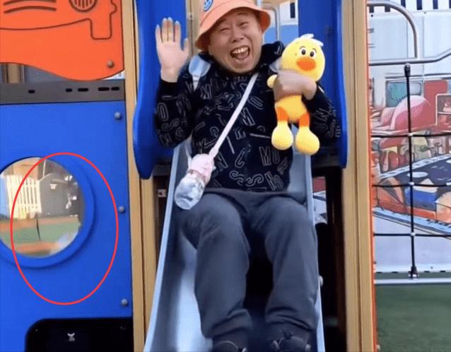 Make A Fool Of Yourself Again 65 year old Pan Changjiang Wears Children 