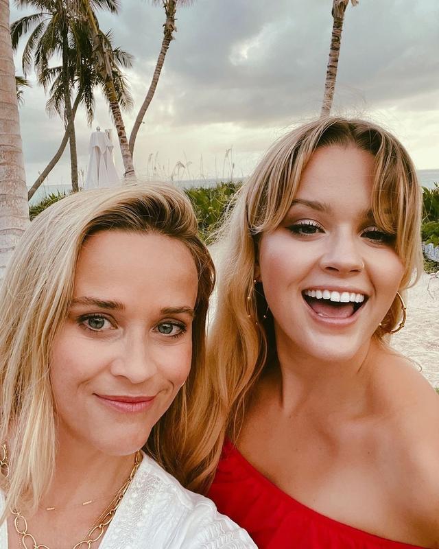 Reese Witherspoons Daughter Ava Phillips Kicks Off Er Trip In 2023 Imedia 