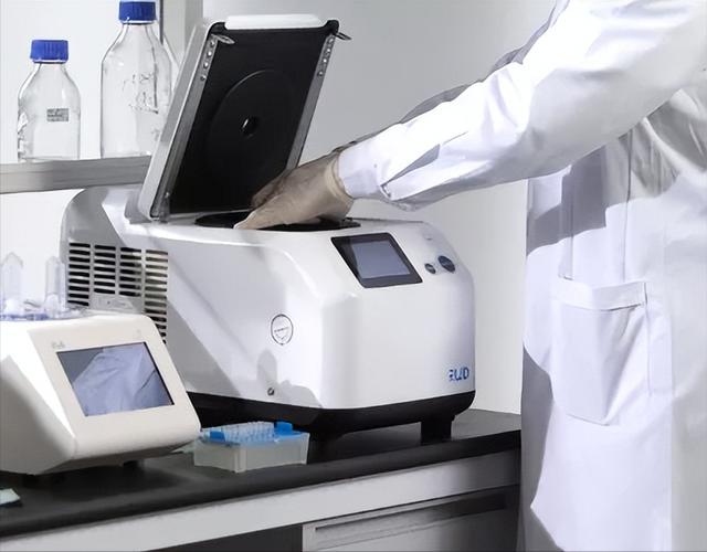 The unbalanced centrifuge is like a blood drop, hurting the power Max