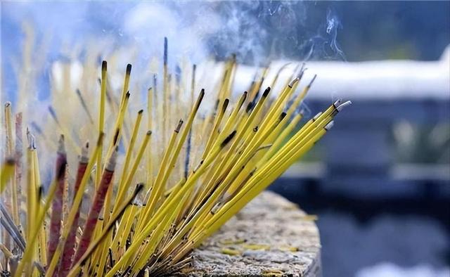 燒香最忌「兩短一長」有什麼忌諱? - 頭條匯