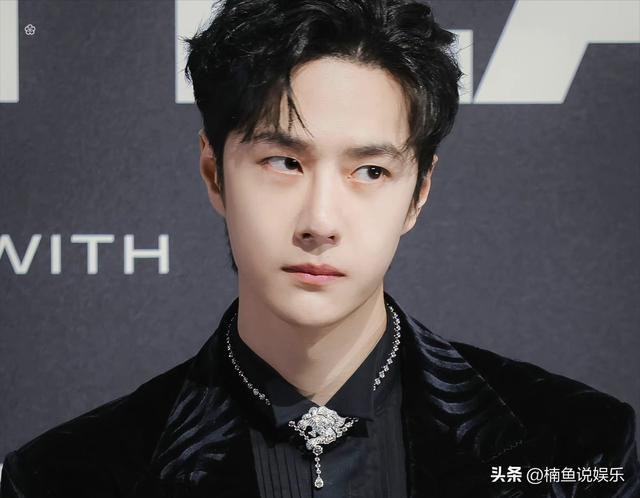 How handsome is Wang Yibo with a height of 1 meter and 80 heads?Wearing ...