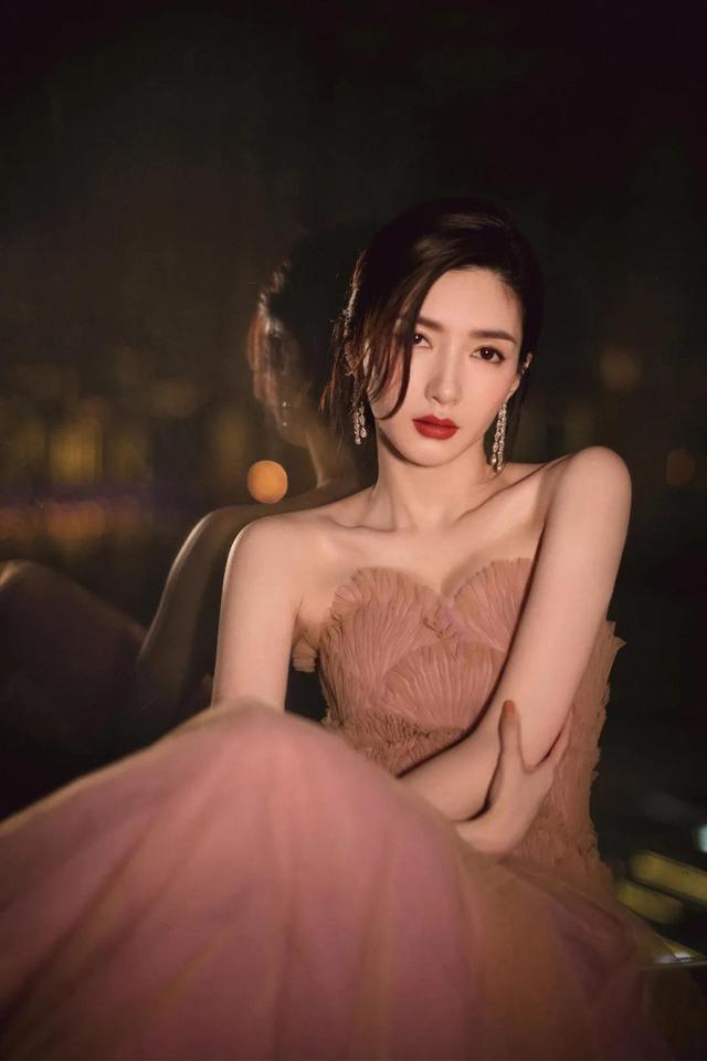 Beauty Star Jiang Shuying Sexy Collarbone Photo Collection Imedia