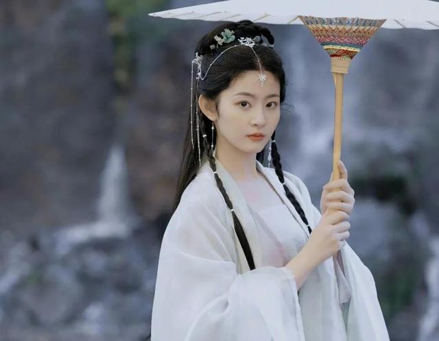 After seeing Xu Kai's gossip girlfriend Zhao Qing's ancient costume ...