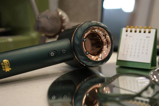 The Hair Dryer That Makes Hair Fluffy Is Here Imedia